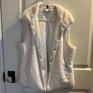 Apt 9 cream fur with satin lining size large